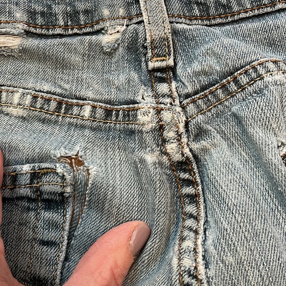 ⚡️PRICE DROP! Levi’s signature jeans. Great boyfriend cut with a little stretch. - Picture 9 of 10